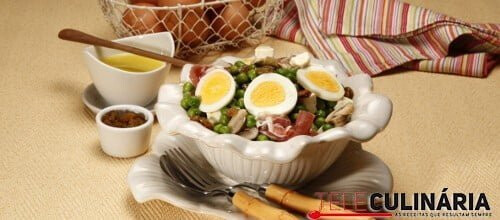 Salada quente de ervilhas com presunto