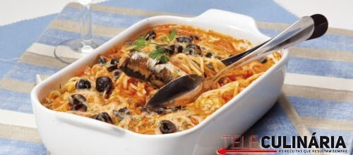 Esparguete com molho de sardinhas