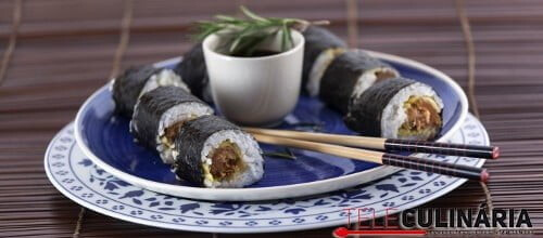 Sushi de farinheira frita com mostarda e mel