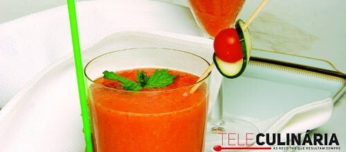 Sumo de tomate com pepino e hortelã