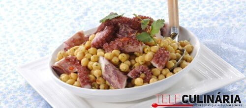 Salada de polvo com grão