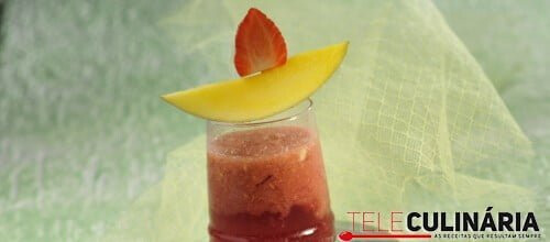 Batida tropical com álcool