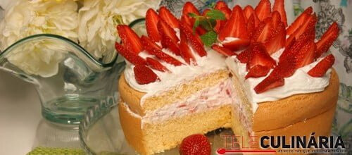 Bolo fofo de morangos