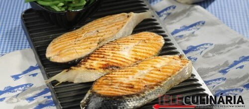 Salmão na chapa com feijão-verde salteado