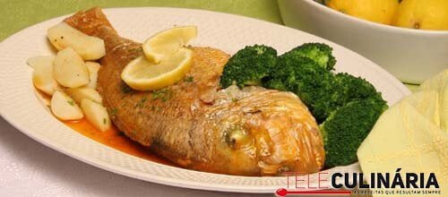 Peixe no forno com rústico e legumes