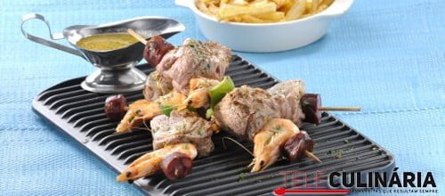 Espetadas de porco com camarão