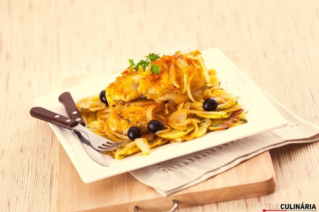 Bacalhau frito com batatas salteadas