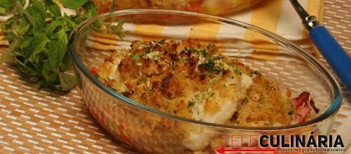 Filetes de pescada no forno com broa