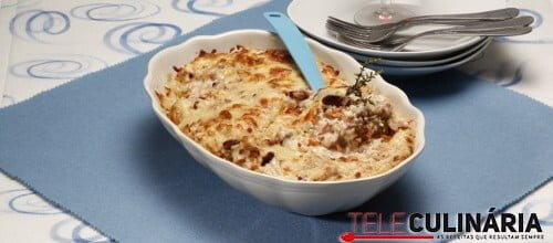 Gratinado delicioso de arroz e frango