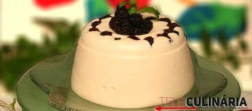 Pudim de natas de soja com amoras