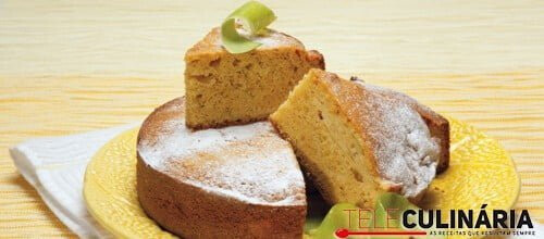 Bolo de pão ralado com casca de maçã