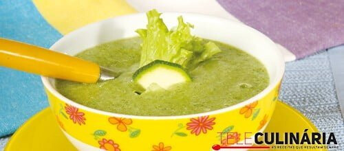 Sopa de alface com agriões e peru