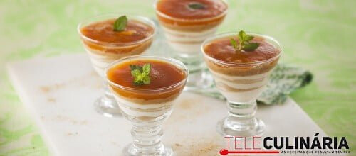 Delícia de bolacha com iogurte e papaia