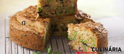 Bolo de sardinhas com azeitonas e ervilhas