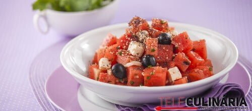 Salada de melancia com queijo feta
