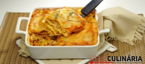 Lasanha de aves com molho de tomate
