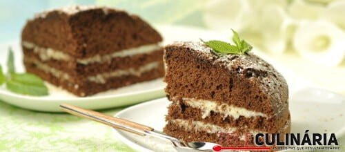 Bolo de chocolate com recheio