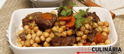 Guisado de carne de vaca com grão