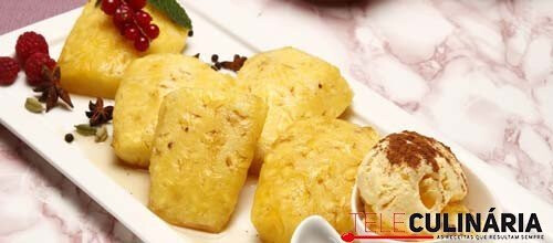 Abacaxi assado com especiarias