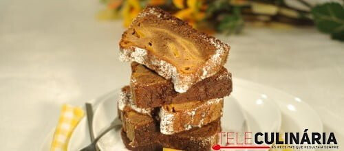 Bolo de ameixas e cacau