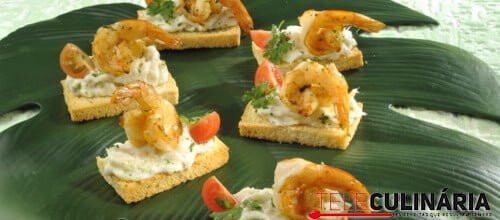 Tostinhas de bacalhau com camarão