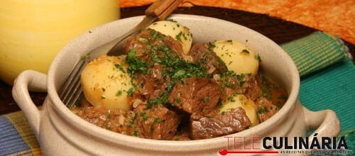 Vitela estufada com vinho verde