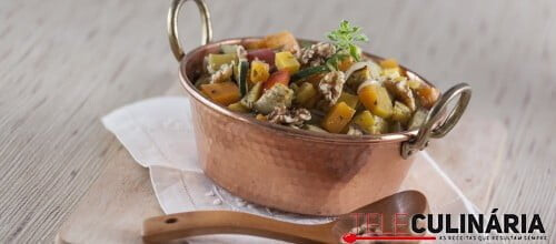 Salada quente de legumes com nozes