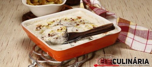 Pescada com leite de coco e pimenta rosa