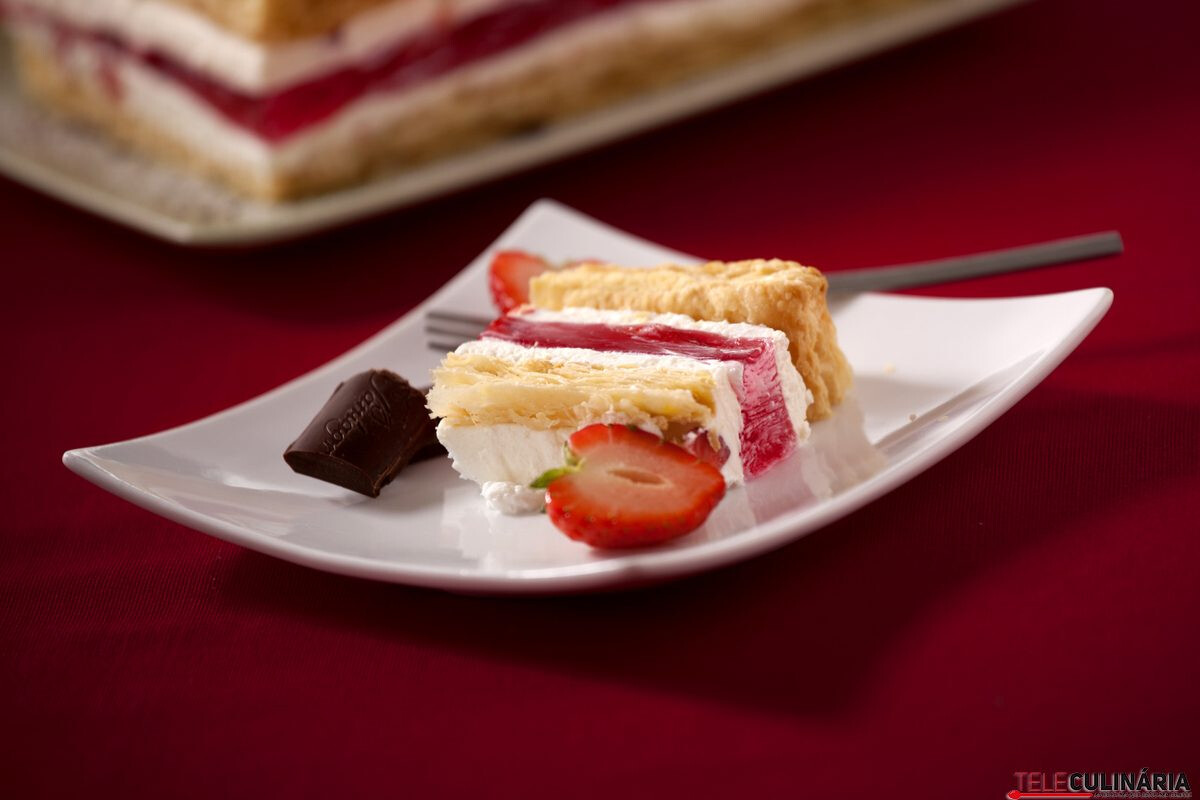 Folhado de mascarpone e morangos