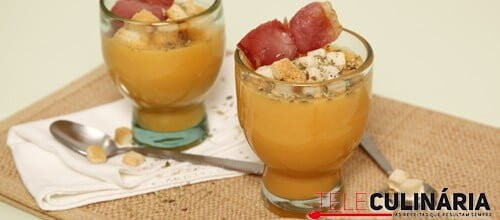 Sopa de tomate com presunto