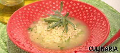 Caldo de legumes com massa cuscuz