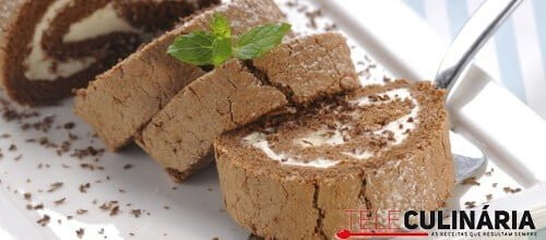 Torta de chocolate e chantilly