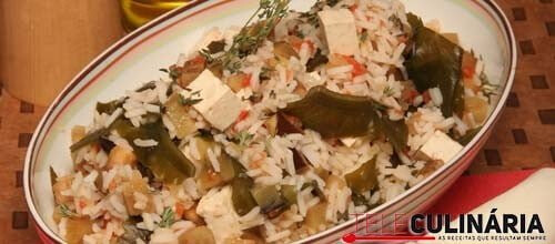 Arroz com tofu e algas