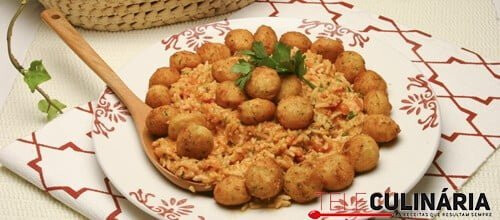 Bolinhos de bacalhau com arroz de tomate