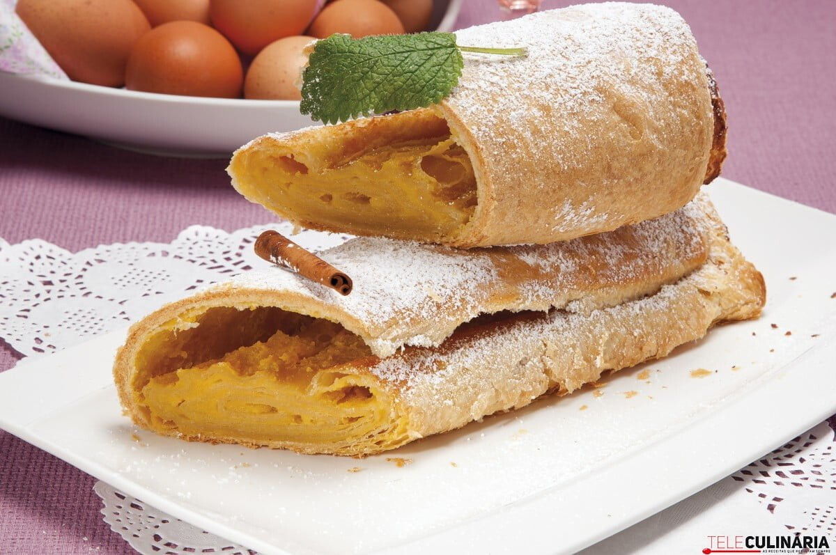 Rolo folhado com creme pasteleiro