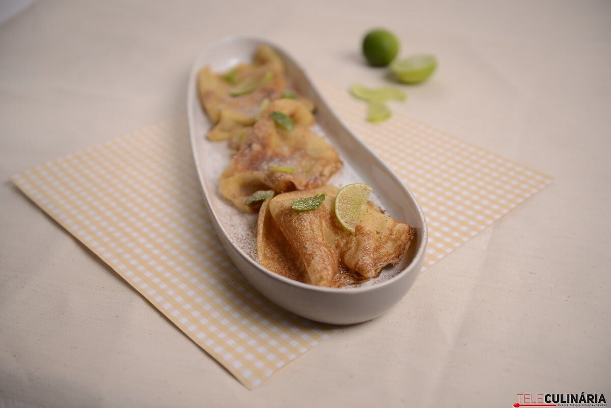 Crepes de lima e canela