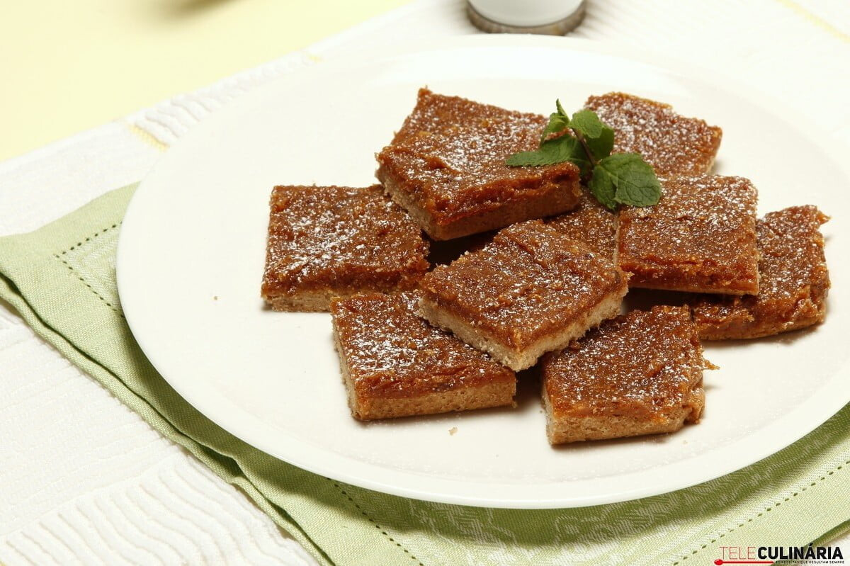 Quadrados de canela e figo