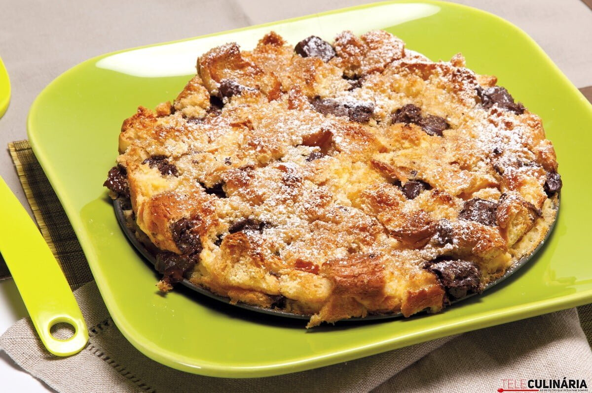 Pudim de pão-de-leite e chocolate preto
