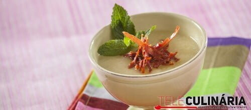 Sopa fria de melão com presunto