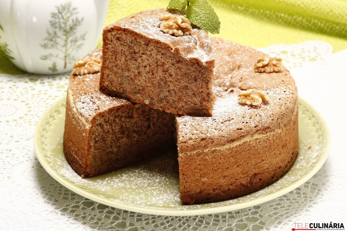 Bolo de canela e noz