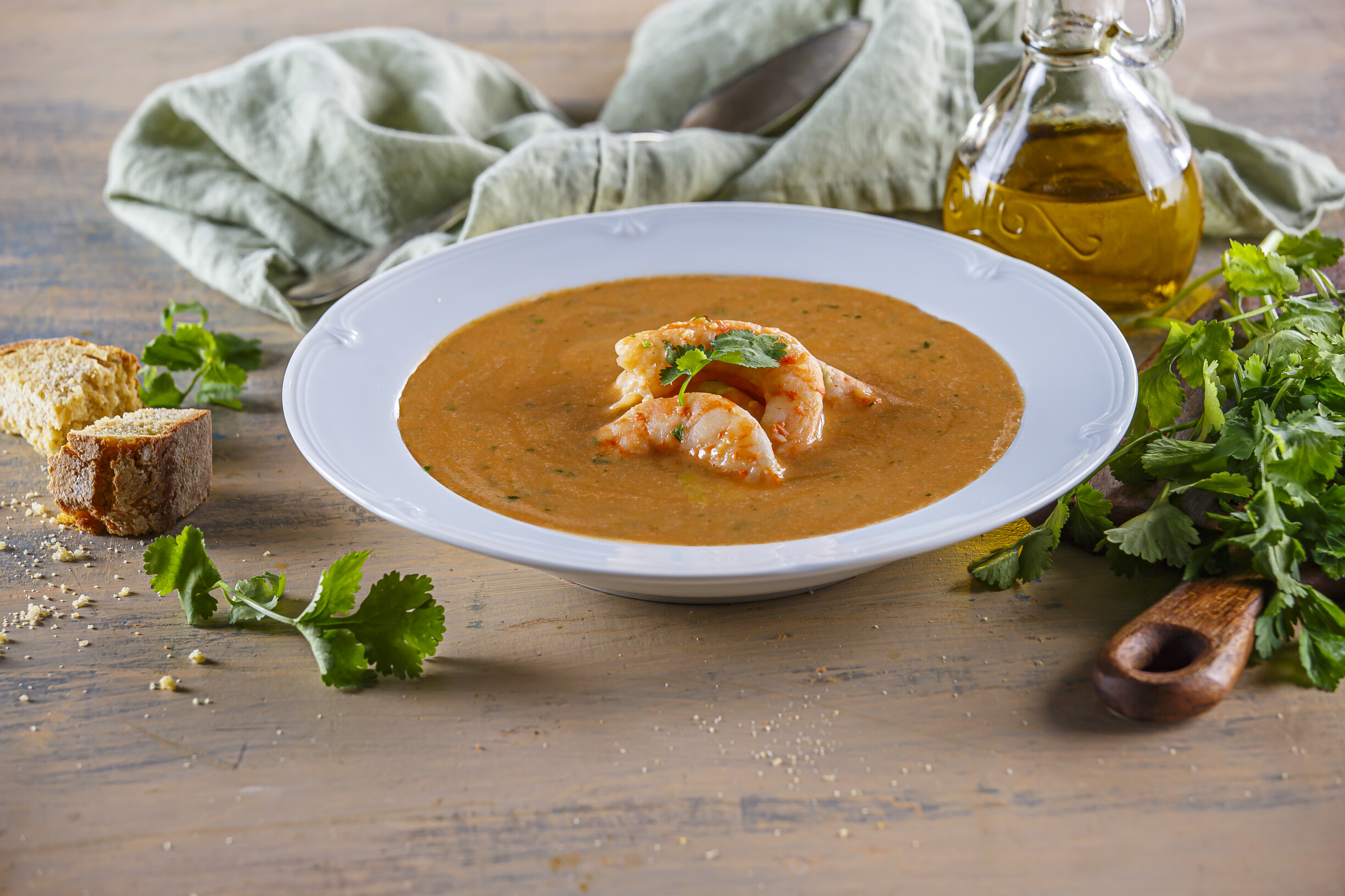 Creme de camarão e coentros