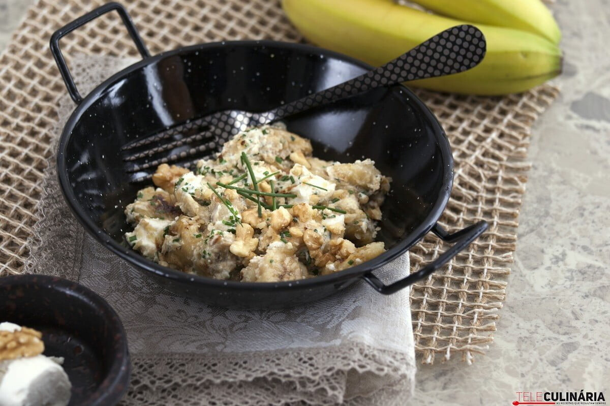 Banana salteada com queijo de cabra