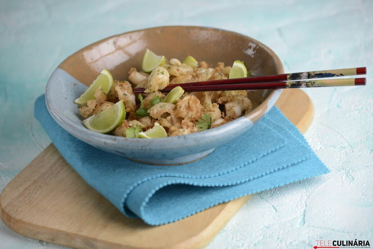 Lulas em tempura de ervas e malagueta