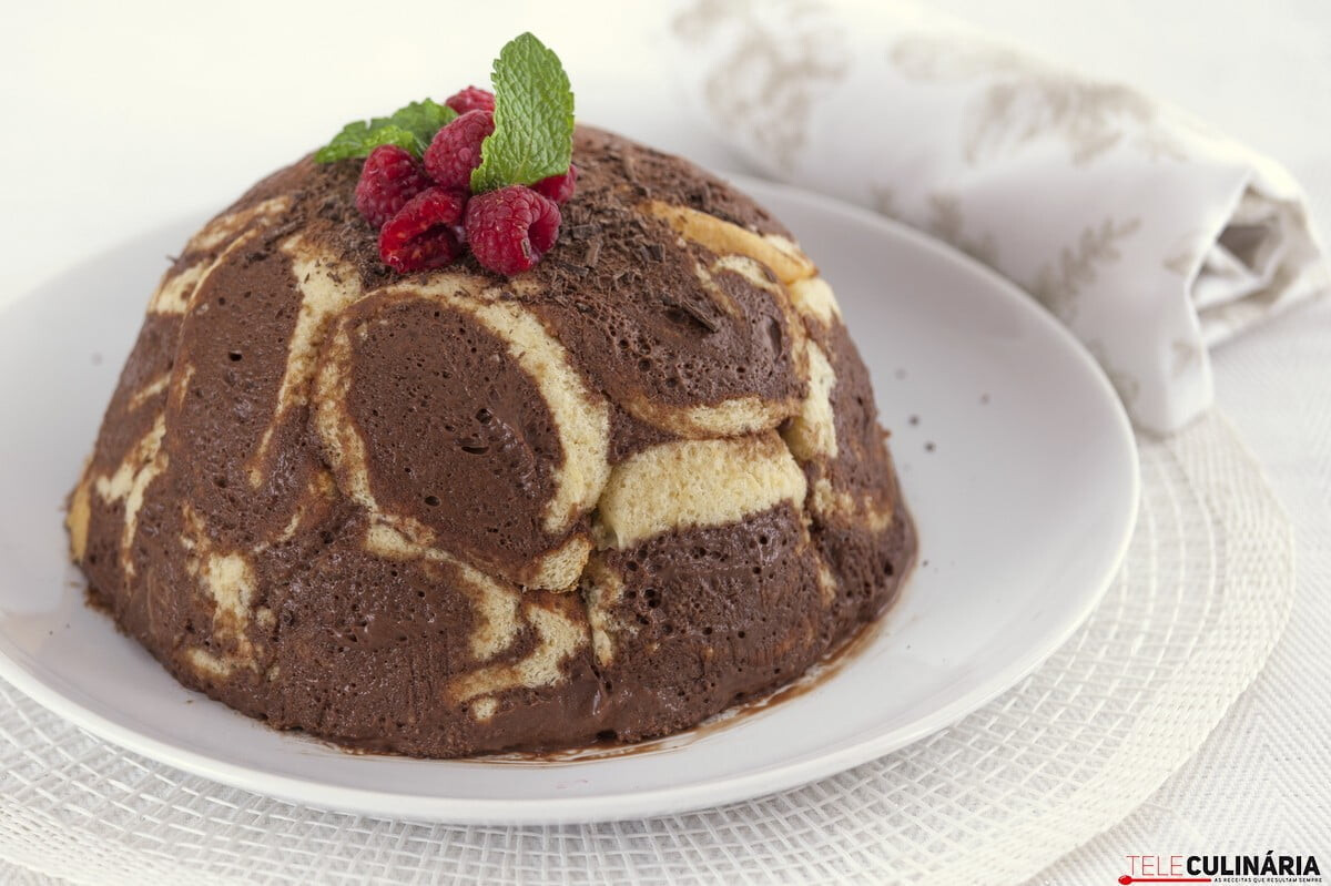 Cúpula de torta e chocolate