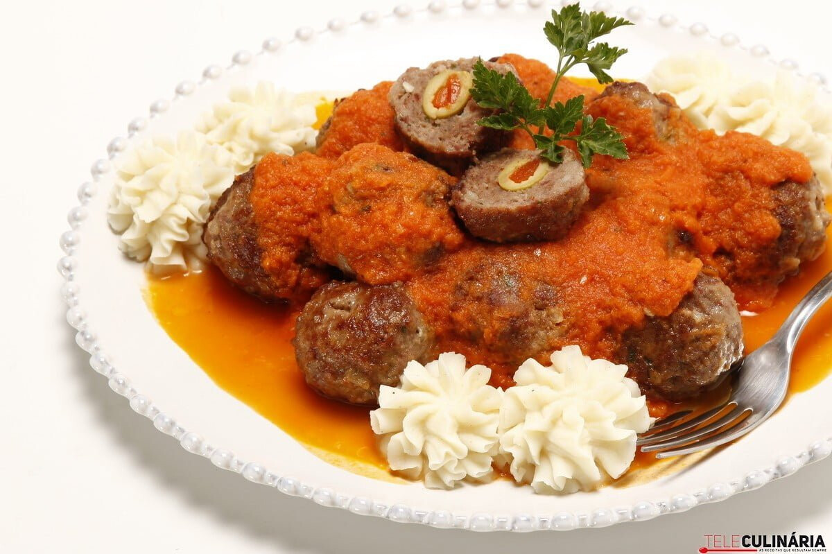 Almôndegas surpresa