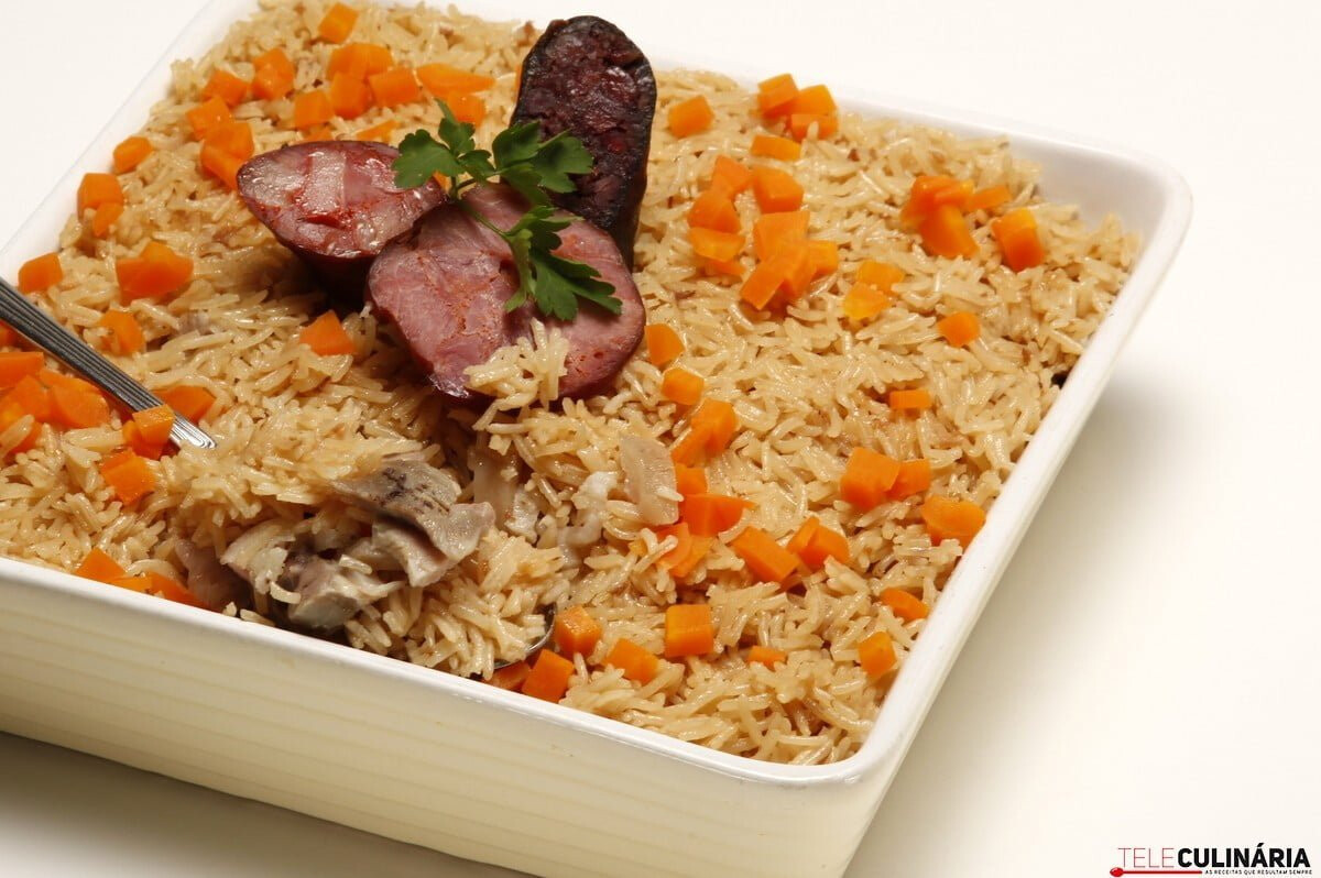 Arroz no forno com sobras de cozido