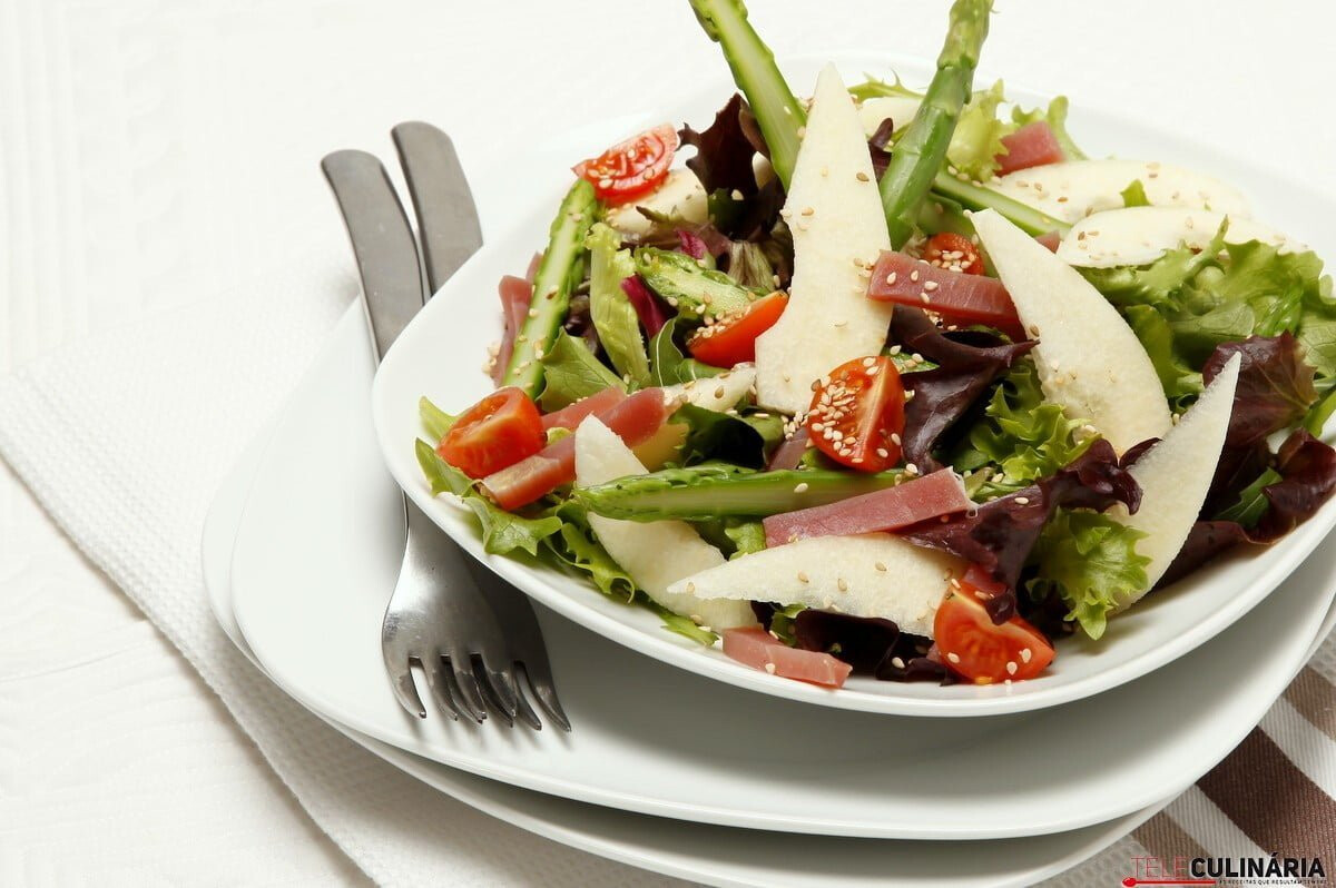 Salada de peras com presunto