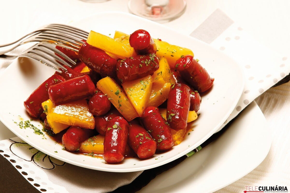 Linguicinhas no forno com ananás