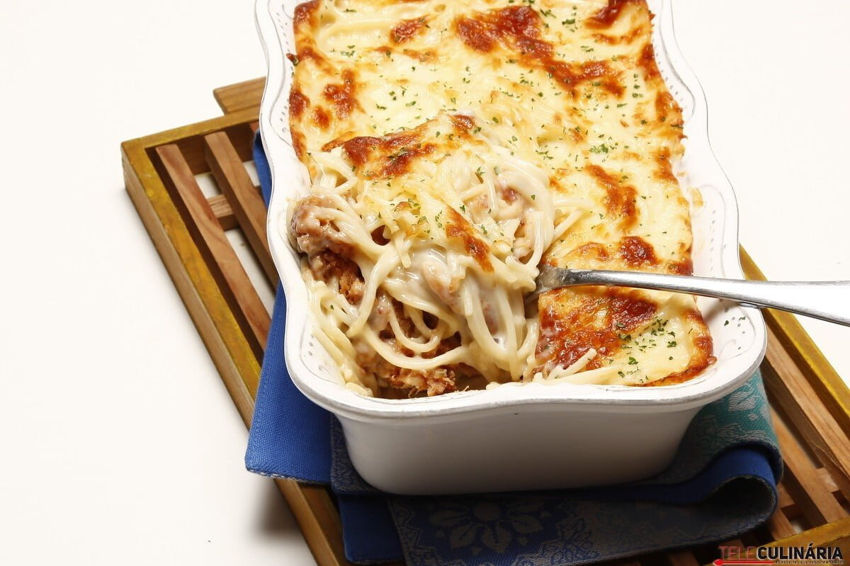 Esparguete gratinado com alheira