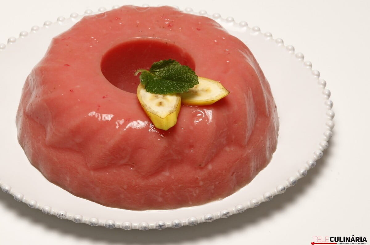 Pudim vermelho de banana